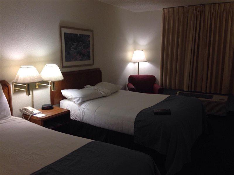 Baymont By Wyndham Wilmington Hotel Екстериор снимка