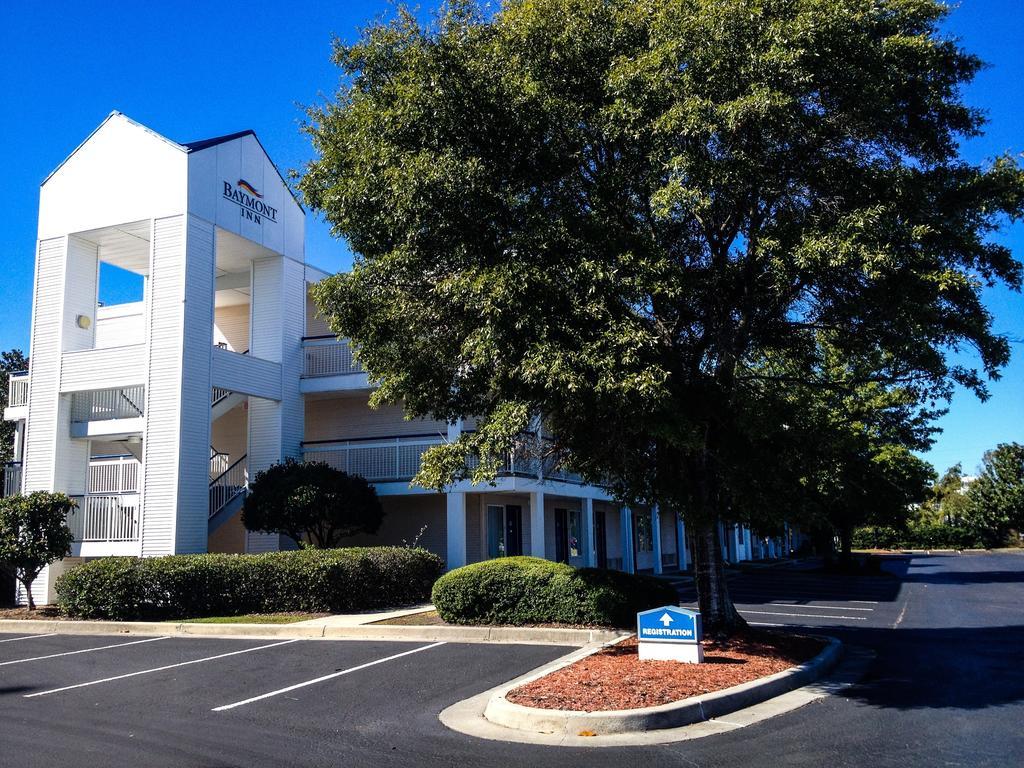 Baymont By Wyndham Wilmington Hotel Екстериор снимка