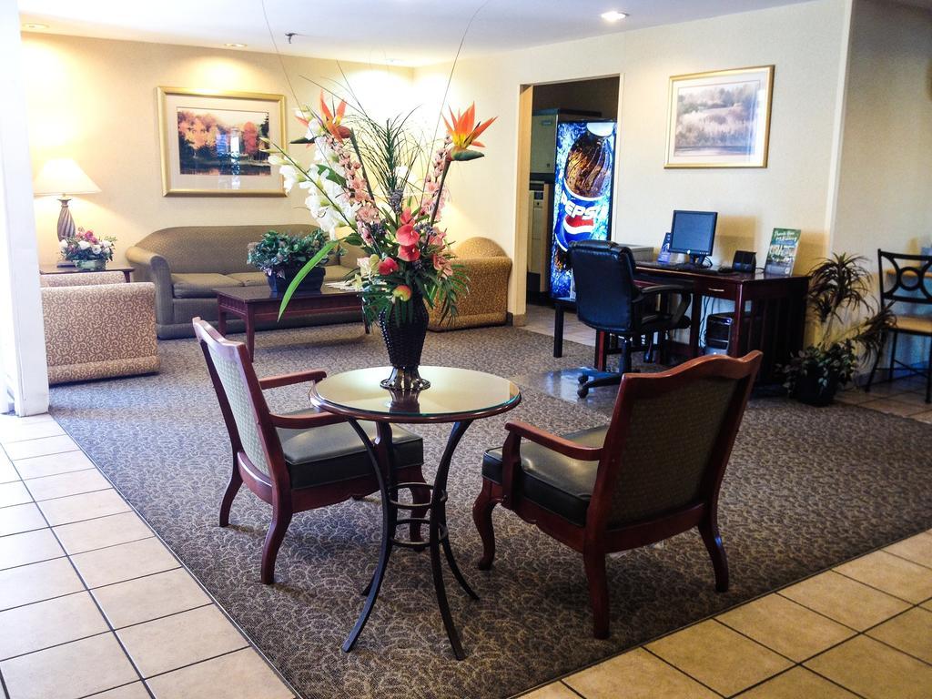 Baymont By Wyndham Wilmington Hotel Екстериор снимка