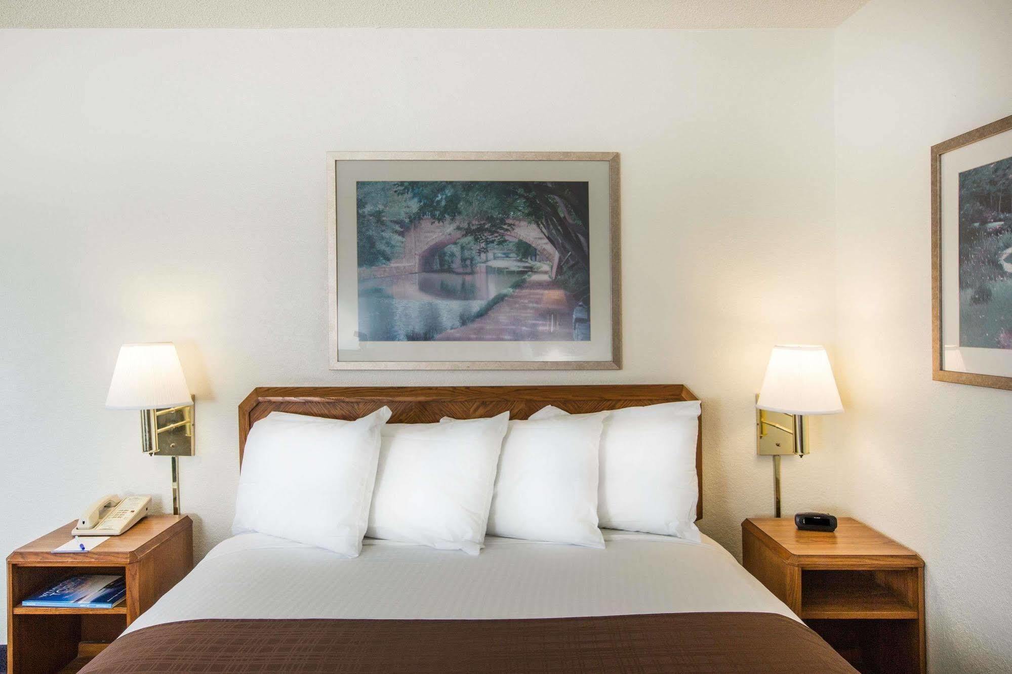 Baymont By Wyndham Wilmington Hotel Екстериор снимка