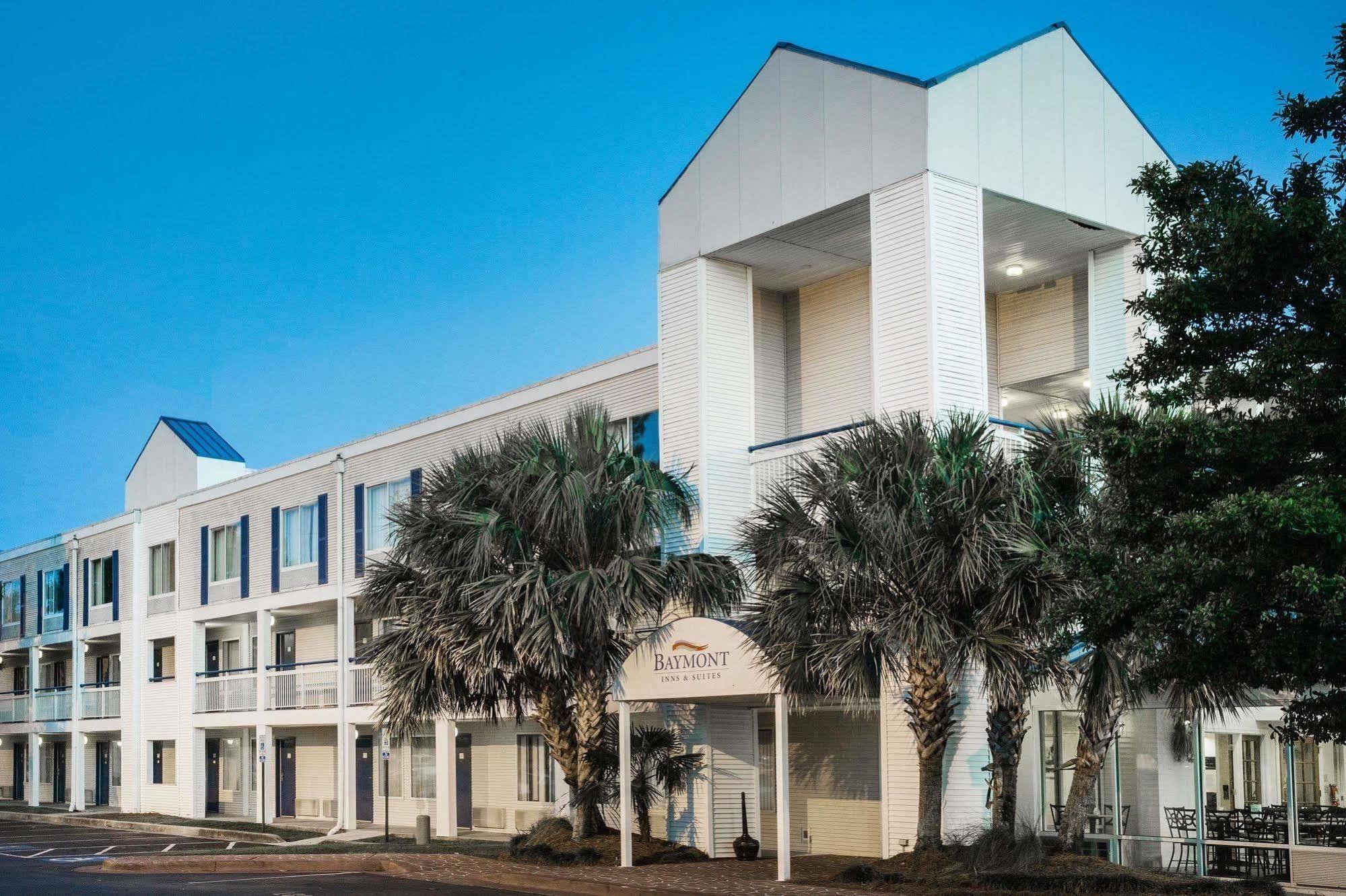 Baymont By Wyndham Wilmington Hotel Екстериор снимка