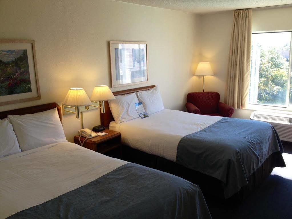 Baymont By Wyndham Wilmington Hotel Екстериор снимка