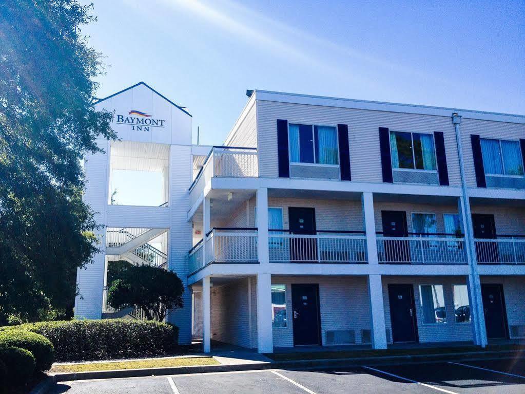 Baymont By Wyndham Wilmington Hotel Екстериор снимка