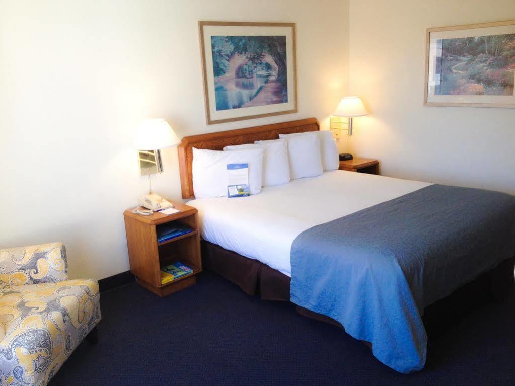 Baymont By Wyndham Wilmington Hotel Екстериор снимка