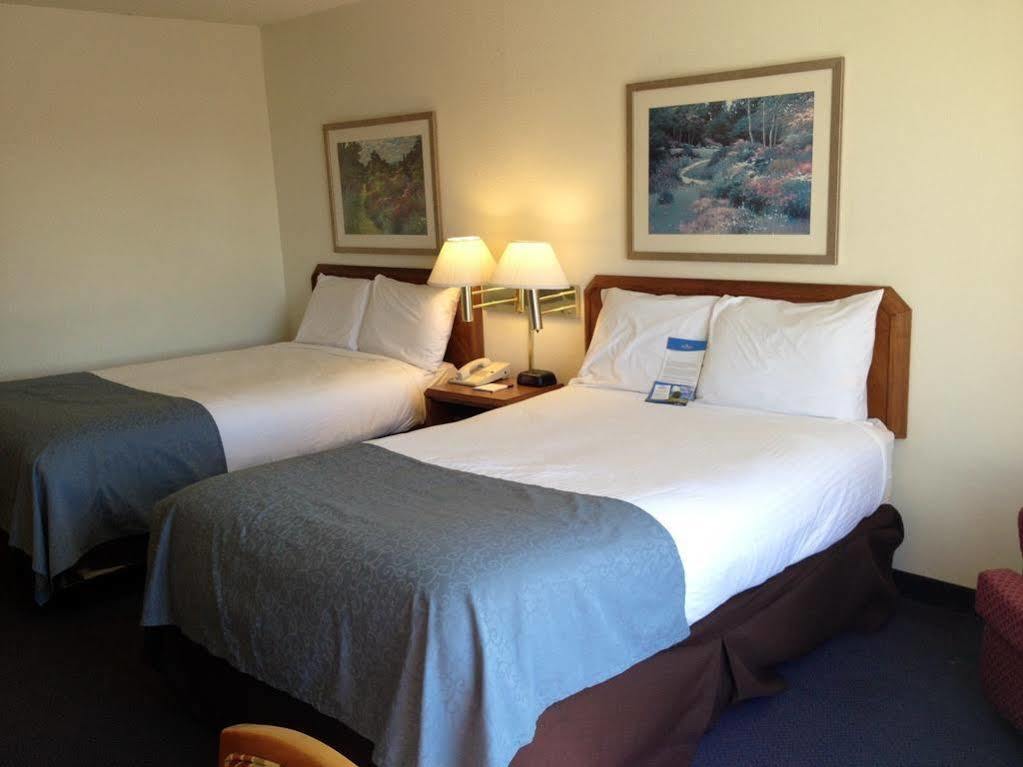 Baymont By Wyndham Wilmington Hotel Екстериор снимка
